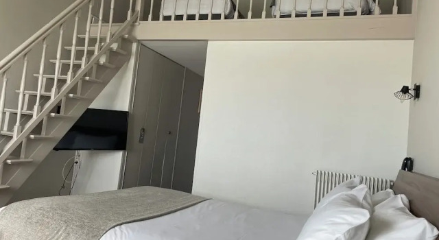 Четырёхместный номер Standard CitHotel Logis Le Chêne Vert