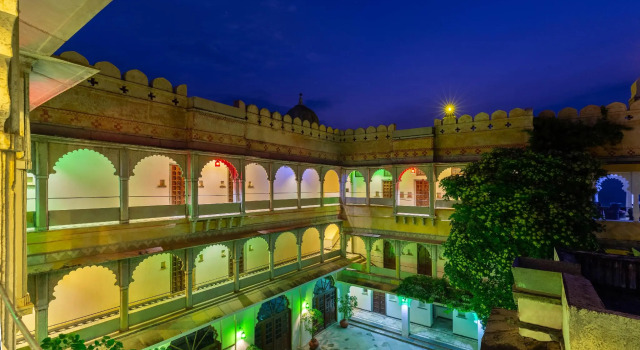 Karni Fort - A heritage hotel near Udaipur, Забронировать Отель Отели штата Раджастхана с бассейном, Бассейн