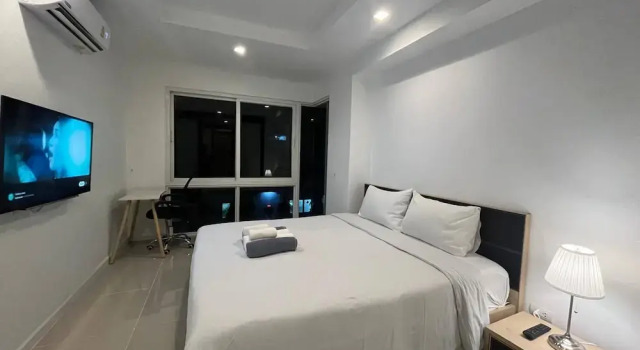 6-15 - 1 Bdr Condo With Balcony and Shared Pool