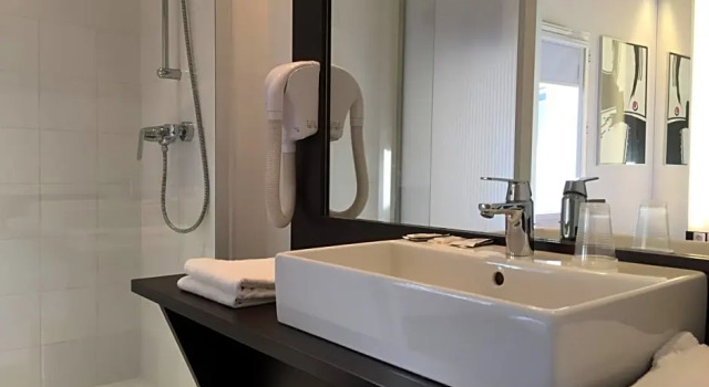 Номер Standard Hôtel Gardenia Bordeaux Est