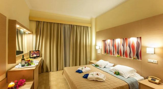 Marianna Palace Hotel, Забронировать Отель Отели Колимпиа с парковкой, Парковка
