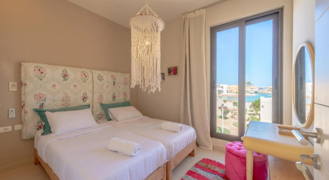 Boutique Beach House on Island 4 BR & Heated Pool