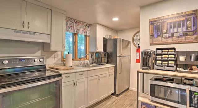 Коттедж North Arrowhead Lake Cabin w/ Deck, Pets Welcome!