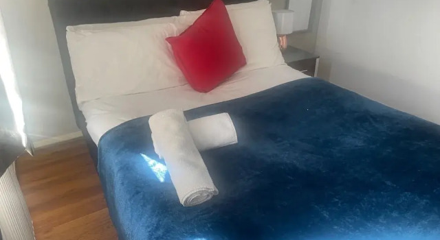 Apartment - Sleeps 4 & On-site Parking