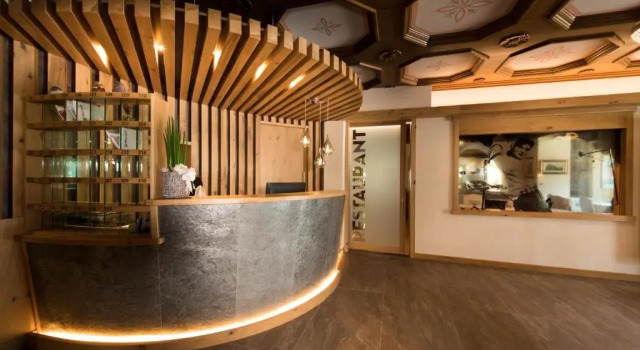 Hotel Patrizia Dolomites Glamour, Забронировать Отель Отели в центре Моэна с завтраком, отели в центре Моэна с завтраком