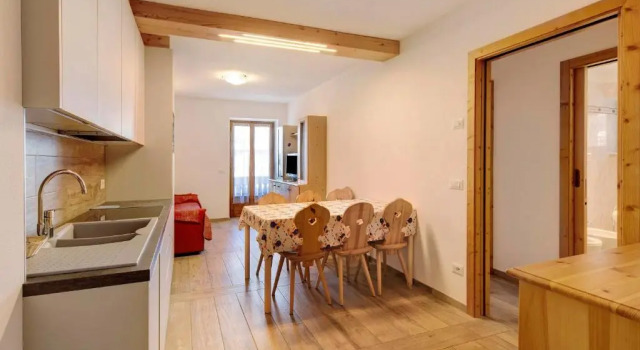 Chalet Meridiana Appartamento 6, Buchen Sie Chalet Hotels in Livigno mit Parkplatz, Parkplätze