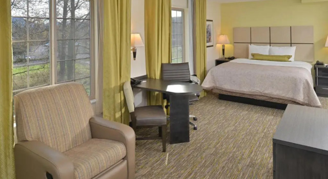 Люкс с видом на реку Candlewood Suites Eugene Springfield by IHG