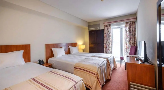 Трёхместный номер Standard Catolica Hotel