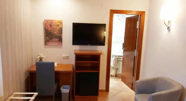 Hotel-Restaurante La Quadra, Prenota Hotel Macanet de Cabrenys Pirenei Catalani