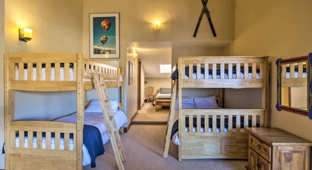 Walk to Ski Lift: Mtn-view Condo in Breckenridge, Забронировать Апартаменты/квартира Апартаменты Брекенридж, Апартаменты/квартира