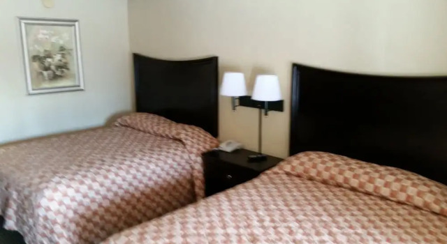 Четырёхместный номер Standard Town House Motel