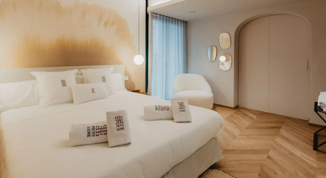 Hotel Petit Luxe, Забронировать Бутик-отель Тарраса Vallès Occidental, рядом с Замок и картезианский монастырь