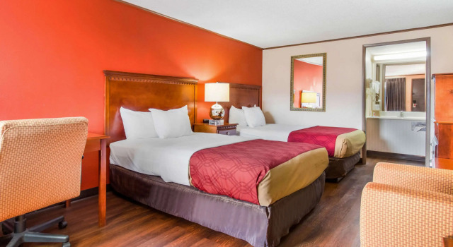 Четырёхместный номер Standard Econo Lodge