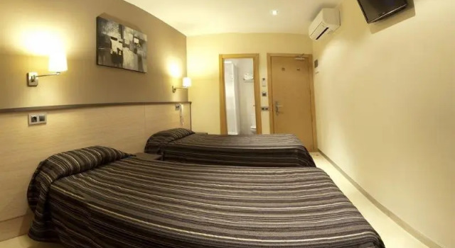 Двухместный номер Standard с красивым видом из окна Hostal Las Flores Ramblas