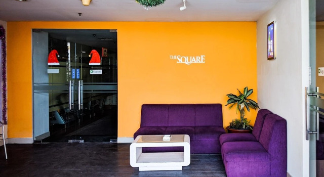 Spacious Studio Room at the Square Apartment, Rezervați Apartament Surabaya East Java, aproape de City of Tomorrow Mall