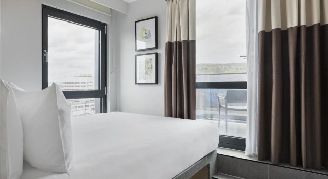 Двухместный номер Standard с балконом Spark by Hilton London Romford