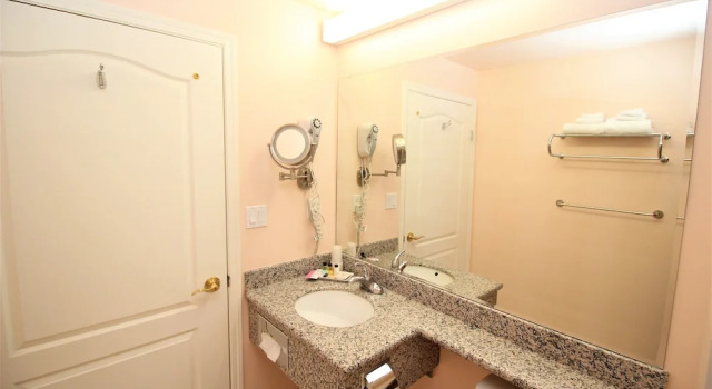 Двухместный номер Standard Crystal Star Inn Edmonton Airport with free shuttle to and from Airport