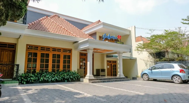Oyo 1937 Jakarta 32 Family Homestay, Rezervovat Hotel Malang East Java, poblíž Taman Rekreasi Senaputra