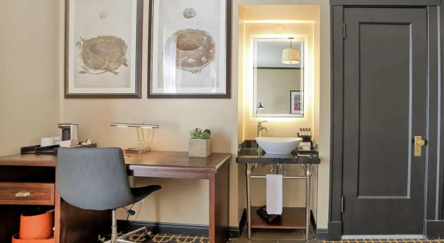 Четырёхместный номер Standard The Peery Salt Lake City Downtown, Tapestry Collection by Hilton
