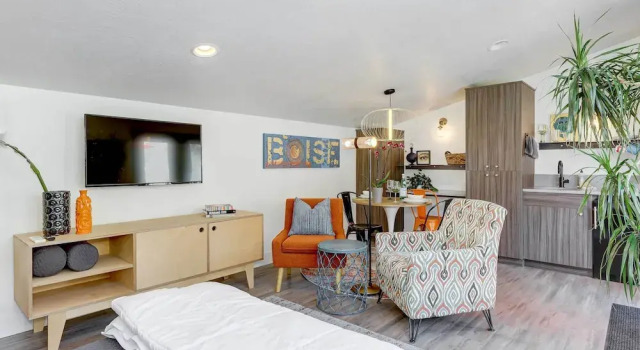 Stylish & Modern Boise Studio w/ Foothills Views!, 预订 公寓 博伊西 波格斯盆地