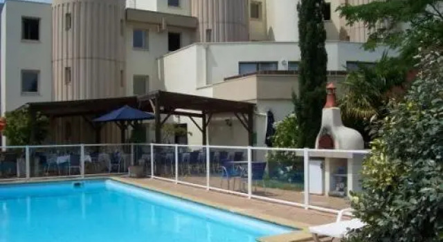 Пятиместный номер Standard Brit Hotel Angers Parc Expo - LAcropole