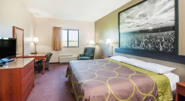 Standard Zimmer Super 8 by Wyndham Iola KS