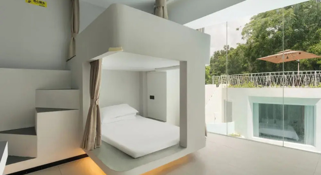 Кровать в общем номере (женский номер) Sanya Shengge International Hostel