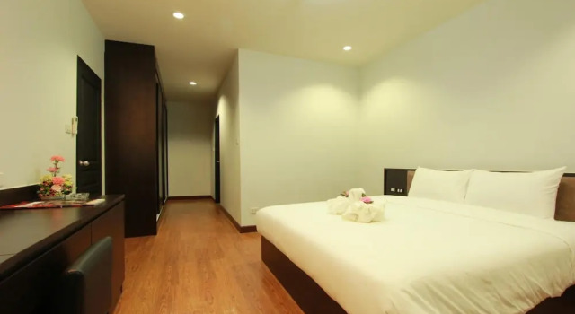 Двухместная студия Deluxe с балконом The Park 304 Executive Serviced Apartment