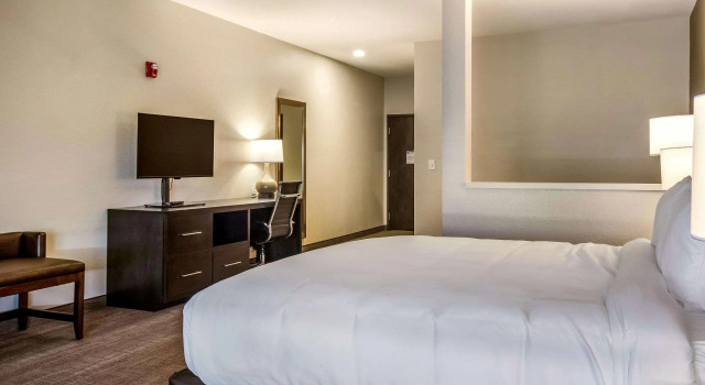 Comfort Suites Brunswick Town Center