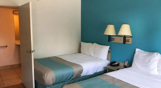 Четырёхместный номер Standard Motel 6-Des Moines, IA - North