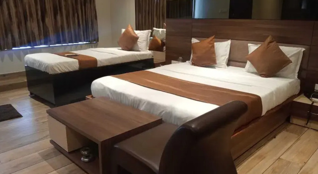 Hotel 4 Point, Rezervovat Hotel Hotely v Gujarat s parkováním, Parkování
