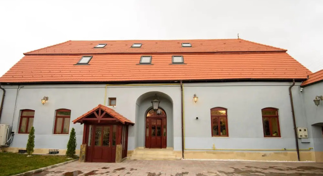 Armenopolis, Varaa Hotelli  
