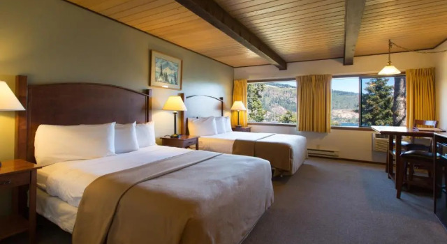 Четырёхместный номер Standard с видом на реку Westcliff Lodge