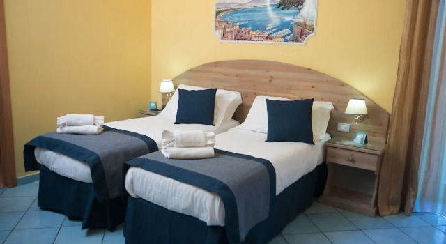 Четырёхместный номер Standard с балконом Hotel Potenza