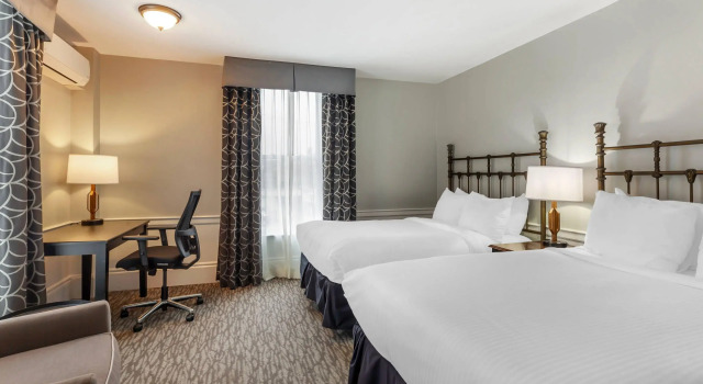 Четырёхместный номер Standard Essex Street Inn & Suites, an Ascend Collection Hotel