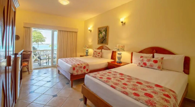 Четырёхместный номер Standard с видом на океан Velero Beach Resort