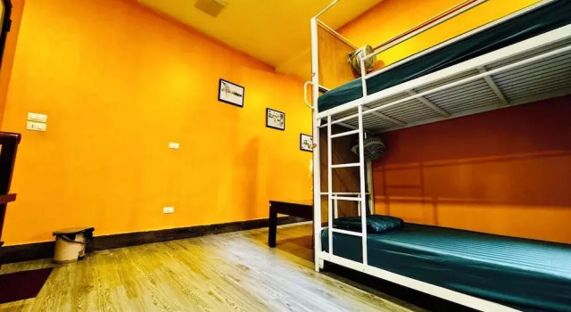 Autumn Hanoi House Bat Su