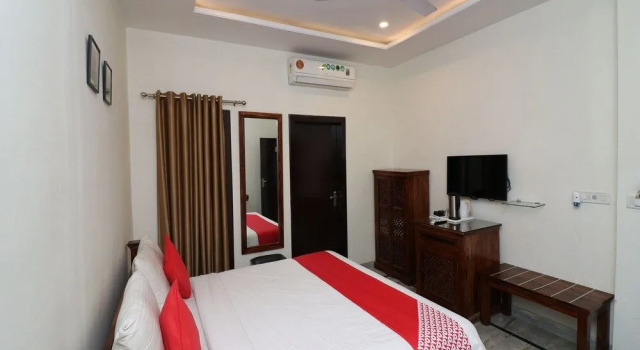 OYO 27759 Hotel Rajputana, Забронировать Отель Отели штата Раджастхана с парковкой, Парковка
