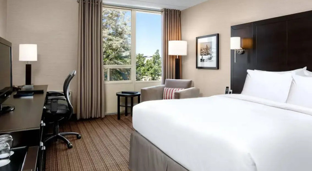 Двухместный номер Standard Delta Hotels by Marriott Sault Ste. Marie Waterfront