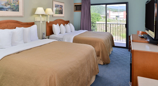 Четырёхместный номер Standard Canadas Best Value Inn & Suites-Castlegar