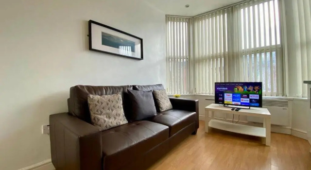 2 Bedroom Apartment Near City Centre, Uni & Parks!