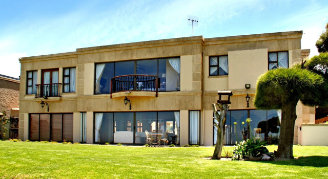 Casa Mia Guesthouse, Boek Hotel Hotels in Table Bay met zwembad, Zwembad