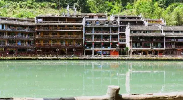 Jiuqi Shuidiao Getou Diaojiaolou Hotel
