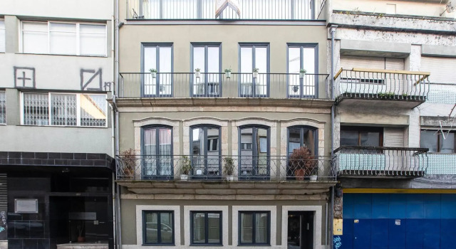 Downtown Studio w/ AC & Patio by LovelyStay, Rezerwuj Hotel Porto Porto