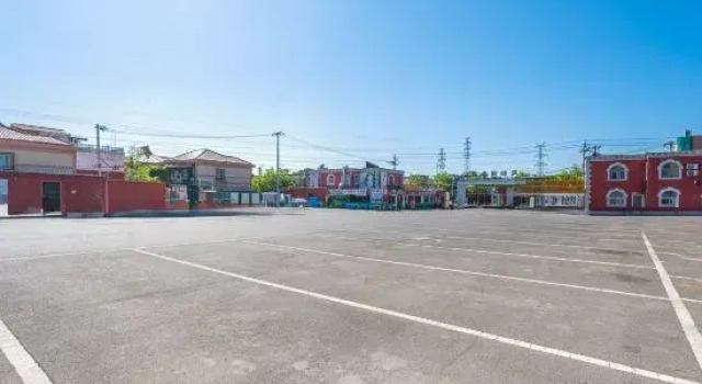 Yilong Wanguo Hotel (Beijing Happy Valley Eighteen Mile Branch), Book Hotel Hoteller i Beijing Province med parkering, Parkering