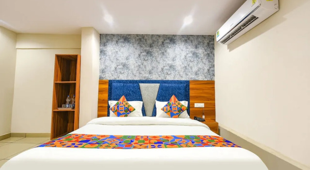 Номер Premium Fabhotel Orio I