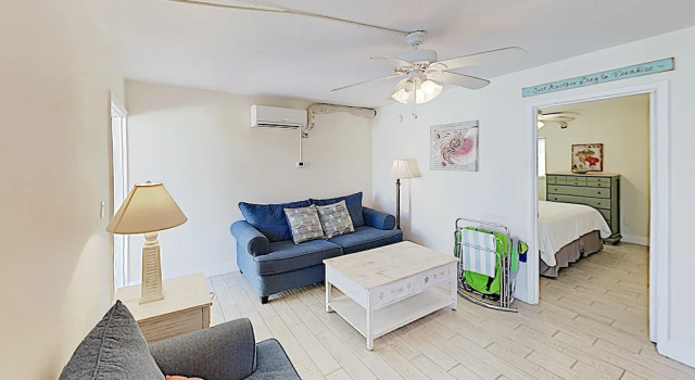 New Listing! Peaceful On Siesta Key Beach 1 Bedroom Apts