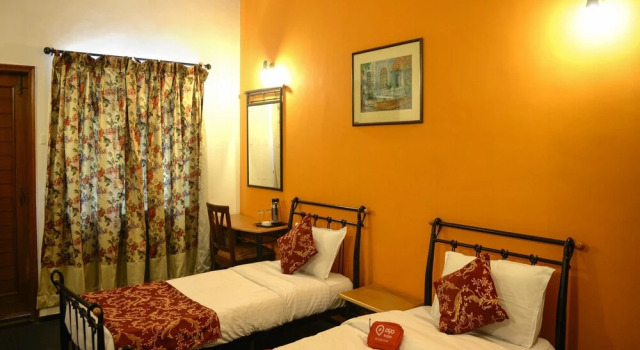 OYO 438 near Candolim Beach, Book Hotel Hotels in Goa with a Pool, Swimming Pool
