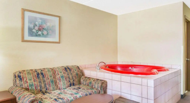Люкс Days Inn & Suites by Wyndham Bentonville