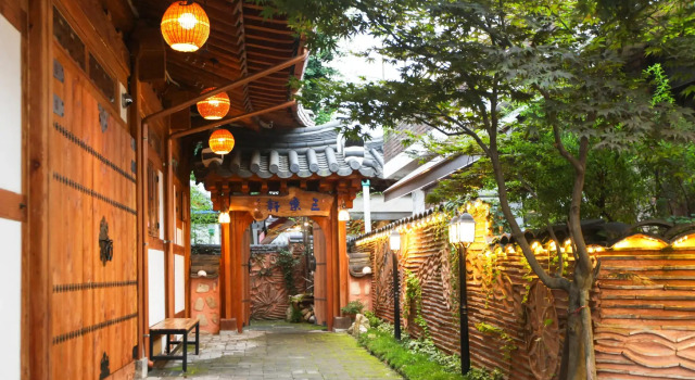 Jeonju Hanok Maeul Samrakheon Hanok, Забронировать Отель Чонджу Чолла-Пукто, рядом с Конфуцианская школа хянгё в Чонджу